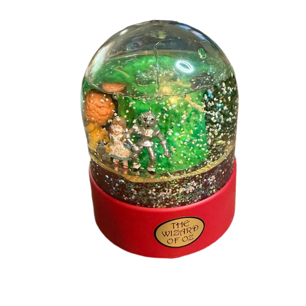 The Wizard of Oz Emerald City Snow Globe Dorothy Tin Man Lion Scarecrow Red Base